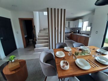 HERMOSA CASA A LA ENTRADA DE PACHUCA CON CISTERNA