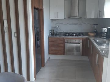 HERMOSA CASA A LA ENTRADA DE PACHUCA CON CISTERNA