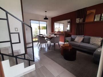 HERMOSA CASA A LA ENTRADA DE PACHUCA CON CISTERNA