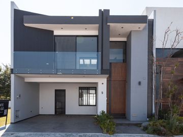 Casa de 3 Recámaras en Venta en Lomas de Angelópolis 3 - Entrega Inmediata