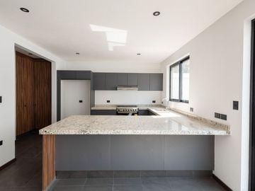 Casa de 3 Recámaras en Venta en Lomas de Angelópolis 3 - Entrega Inmediata
