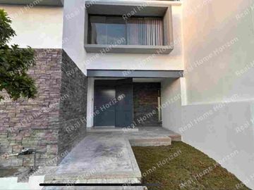 CASA EN VENTA EN LOMAS DEL MOLINO II