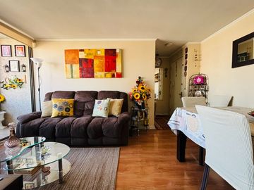 Se Vende Hermoso 2 Dormitorios + Estacionamiento. Av. Perú