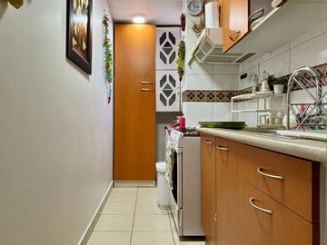 Se Vende Hermoso 2 Dormitorios + Estacionamiento. Av. Perú
