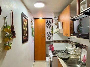Se Vende Hermoso 2 Dormitorios + Estacionamiento. Av. Perú