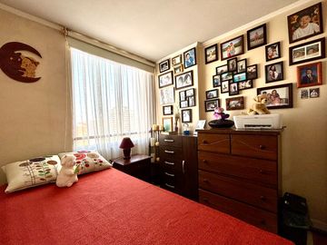 Se Vende Hermoso 2 Dormitorios + Estacionamiento. Av. Perú
