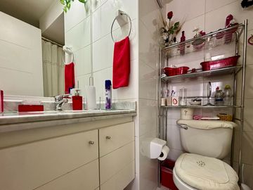 Se Vende Hermoso 2 Dormitorios + Estacionamiento. Av. Perú