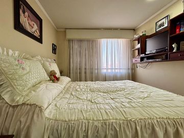 Se Vende Hermoso 2 Dormitorios + Estacionamiento. Av. Perú