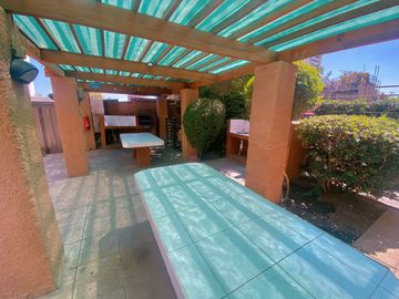 Se Vende Hermoso 2 Dormitorios + Estacionamiento. Av. Perú