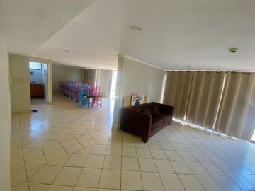 Se Vende Hermoso 2 Dormitorios + Estacionamiento. Av. Perú