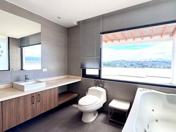 🌟 ¡Exclusivo Penthouse en Venta en Quito Tenis! 🌟