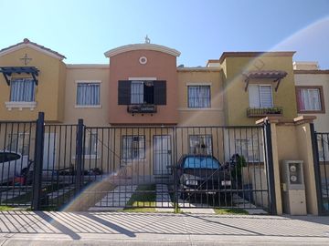 HERMOSA CASA 2 PISOS