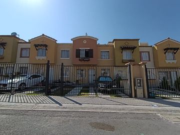 HERMOSA CASA 2 PISOS