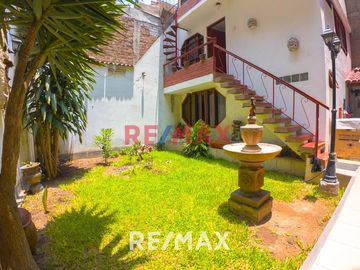 Se Vende Casa Primer Piso De 181M2 (incluye Triplex En Patio Interno), San Juan de Lurigancho