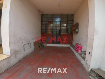 Se Vende Casa Primer Piso De 181M2 (incluye Triplex En Patio Interno), San Juan de Lurigancho