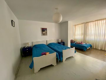 Venta de amplio departamento en Ancón