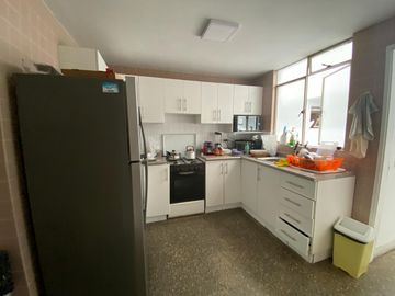 Venta de amplio departamento en Ancón