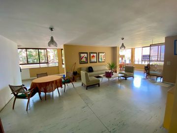Venta de amplio departamento en Ancón