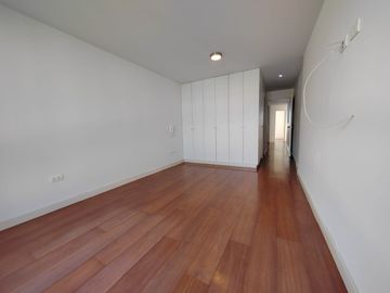 Tríplex De 207 M2 Frente A Av. La Merced – Santiago De Surco.