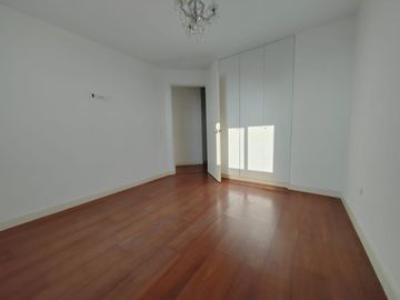 Tríplex De 207 M2 Frente A Av. La Merced – Santiago De Surco.