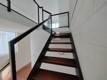 Tríplex De 207 M2 Frente A Av. La Merced – Santiago De Surco.