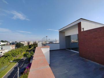 Tríplex De 207 M2 Frente A Av. La Merced – Santiago De Surco.