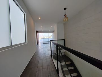 Tríplex De 207 M2 Frente A Av. La Merced – Santiago De Surco.