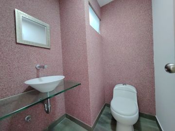 Tríplex De 207 M2 Frente A Av. La Merced – Santiago De Surco.