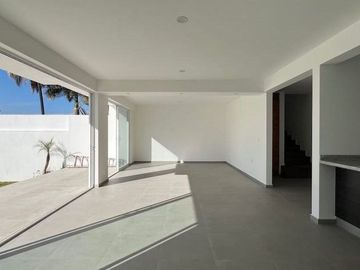 MODERNA CASA NUEVA EN FRACCIONAMIENTO BRISAS