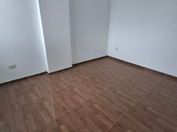 Venta Amplio Departamento En Estreno - Villa Maria Del Triunfo - Piso 1