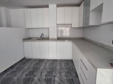Venta Amplio Departamento En Estreno - Villa Maria Del Triunfo - Piso 1