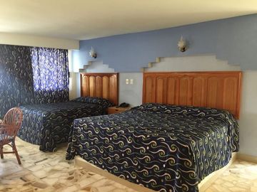 Acapulco Hotel En Venta Funcionando En La Zona Dorada A Pasos De La Costera