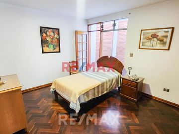 Vendo Exclusiva Casa Amplia De 3 Pisos +Terraza 520M2 Techado