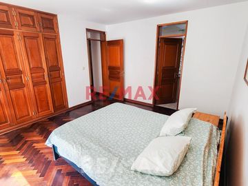 Vendo Exclusiva Casa Amplia De 3 Pisos +Terraza 520M2 Techado