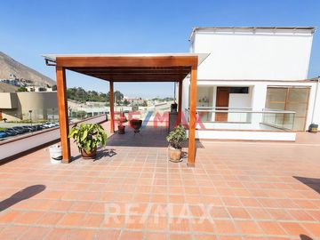 Vendo Exclusiva Casa Amplia De 3 Pisos +Terraza 520M2 Techado