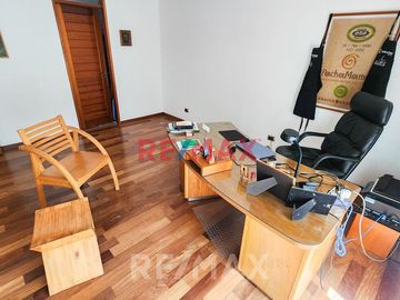 Vendo Exclusiva Casa Amplia De 3 Pisos +Terraza 520M2 Techado