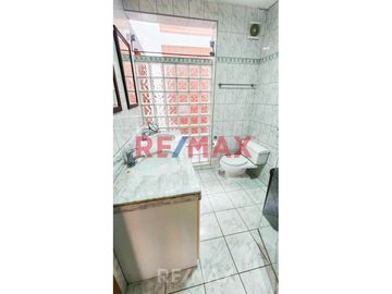 Vendo Exclusiva Casa Amplia De 3 Pisos +Terraza 520M2 Techado