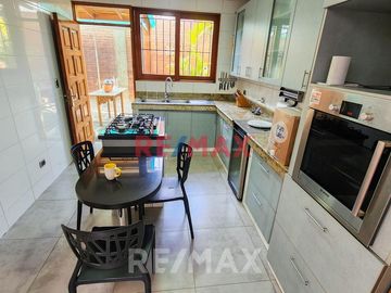 Vendo Exclusiva Casa Amplia De 3 Pisos +Terraza 520M2 Techado