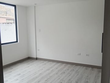 DEPARTAMENTO DUPLEX - 4 DORMITORIOS CON BAÑO PRIVADO - LOMAS DE MONTESERRIN - UDLA - ECOPARK - ACADEMIA COTOPAXI