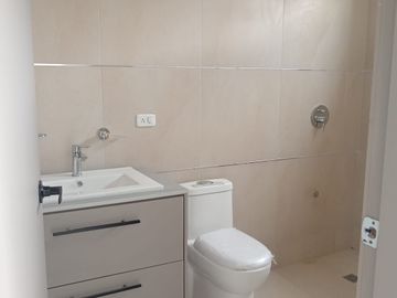 DEPARTAMENTO DUPLEX - 4 DORMITORIOS CON BAÑO PRIVADO - LOMAS DE MONTESERRIN - UDLA - ECOPARK - ACADEMIA COTOPAXI