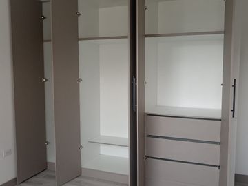 DEPARTAMENTO DUPLEX - 4 DORMITORIOS CON BAÑO PRIVADO - LOMAS DE MONTESERRIN - UDLA - ECOPARK - ACADEMIA COTOPAXI
