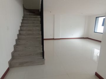 DEPARTAMENTO DUPLEX - 4 DORMITORIOS CON BAÑO PRIVADO - LOMAS DE MONTESERRIN - UDLA - ECOPARK - ACADEMIA COTOPAXI