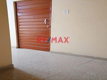 UBICACIÓN ESTRATEGICA PARA OFICINA ADMINISTRATIVA DENTRO DE CONDOMINIO C/ÁREAS COMUNES CERCA AL AEROPUERTO Y ALMACENES INDUSTRIALES