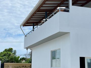 Salinas - Amplia casa moderna con piscina y terreno de 600 m2