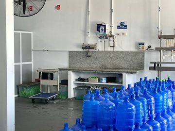Salinas - Amplia casa moderna con piscina y terreno de 600 m2