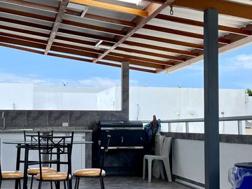 Salinas - Amplia casa moderna con piscina y terreno de 600 m2