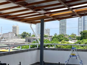 Salinas - Amplia casa moderna con piscina y terreno de 600 m2