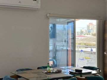 Salinas - Amplia casa moderna con piscina y terreno de 600 m2