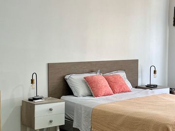 Salinas - Amplia casa moderna con piscina y terreno de 600 m2