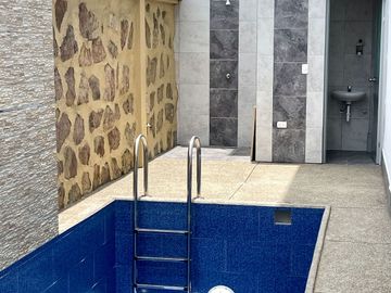 Salinas - Amplia casa moderna con piscina y terreno de 600 m2